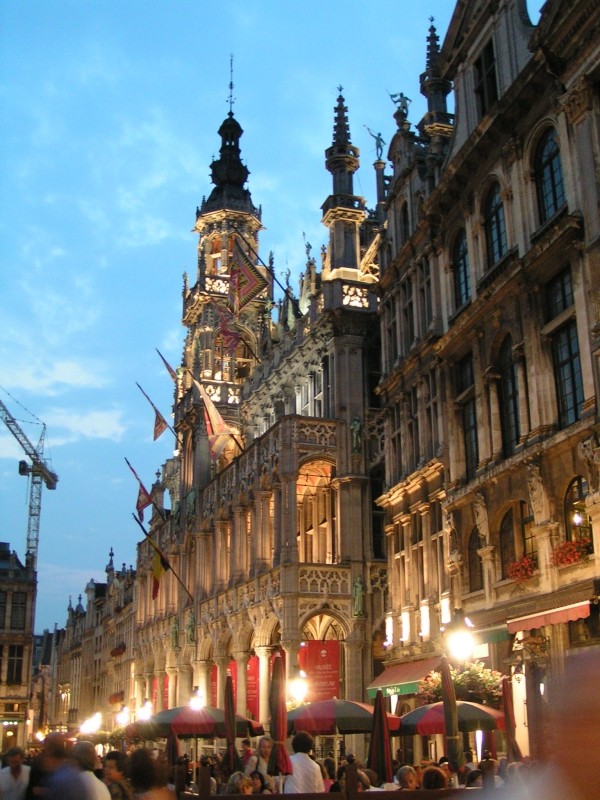 <b>Day 1 - There's a lot of bread in bread</b><br />This is the bakers' guild hall on the Great Market. Obviously the guilds were not short of a few bob in those days...