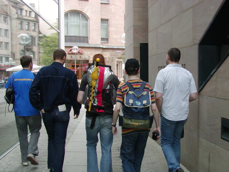<b>Walkin through an alley</b><br />J.R.K., Aplfi, Haemoglobin, Androl and Helge.