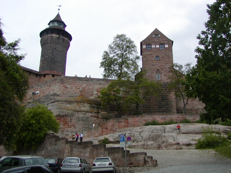 <b>City wall and fortifications</b><br />