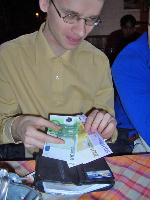 Money man avij once again showing off his notes, nice colours!