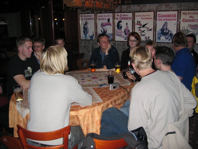We got a nice table where we could chat without being disturbed by other bar guests. The back on the left belongs to Dakkus, on his left are sik_ and Timo1963, then akiky in the corner, aplfi and turkoosi, saku79 and jani73 discussing in the other corner, and finally upponalle, Poutsi and Klazu.
