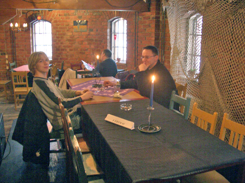 Dakkus (on the left) and aplfi are waiting for new guests to arrive.