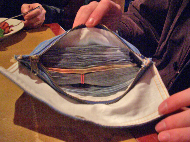Scr.. ehrm avij showing off the money he got in Tampere.
