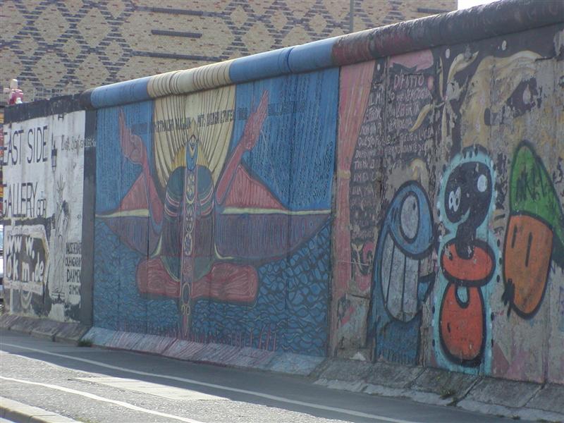 Pics from our journey to Helsinki. The Berlin wall.