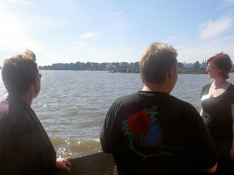 KimmoJ, Prynde and turkoosi enjoying the ferry trip.