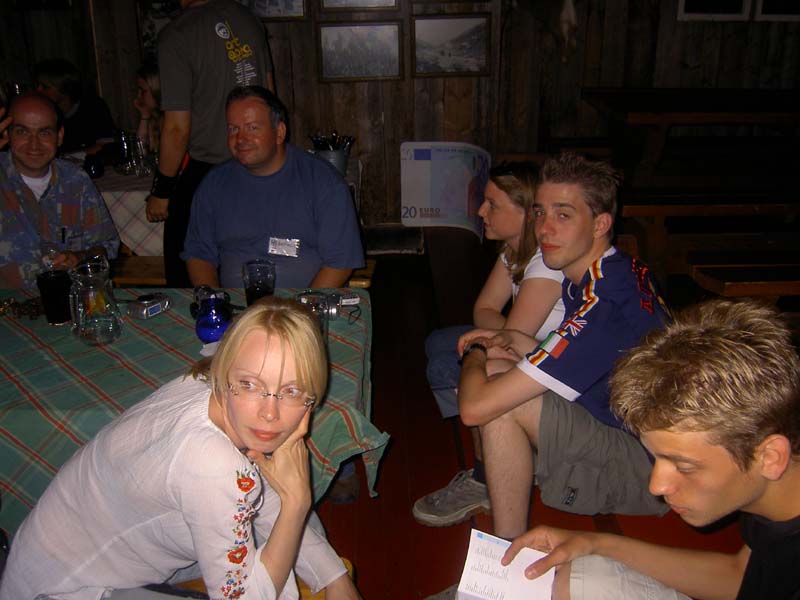 Fons reading his traveller's dictionary with really important words like 'haima'. Others from left: HBoZ, BaliBennie, imleH, Prisje&Speukes