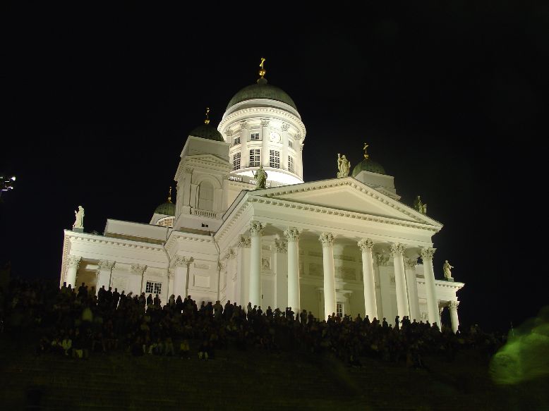 hundreds of people watching the great fireworks