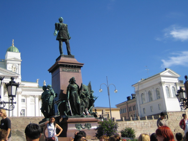 statue of Alexander II with Dakkus on the left giving explanation