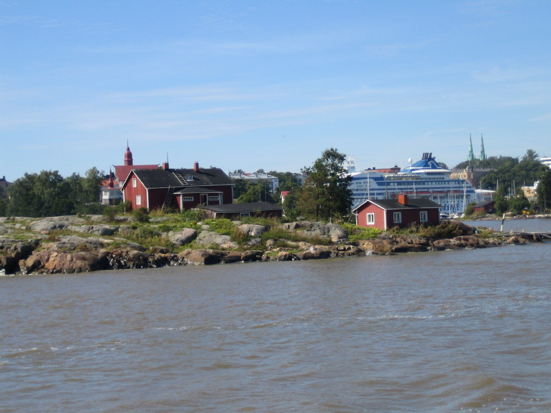 island on the way to Suomenlinna