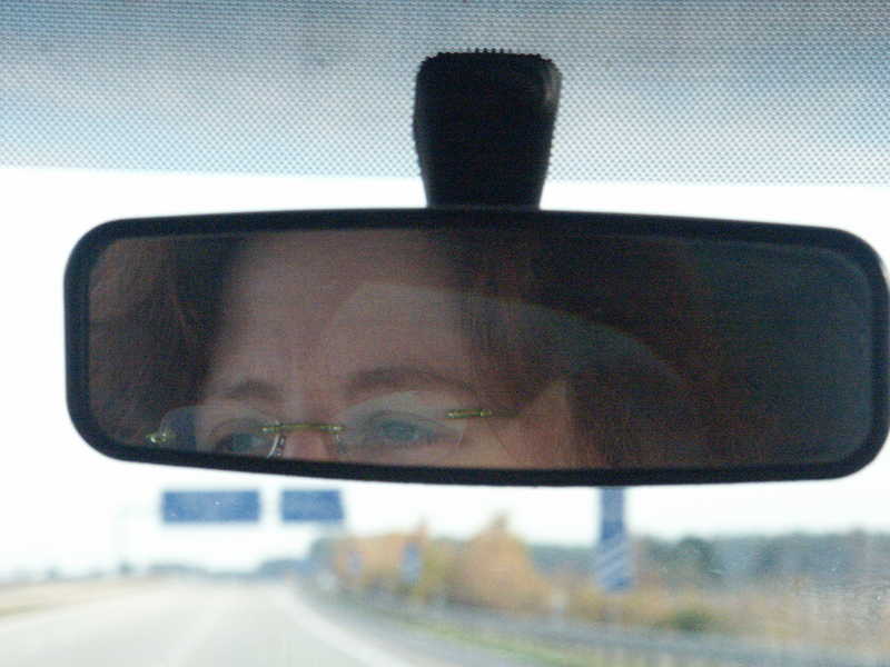Paulapurzel in the rear view mirrow