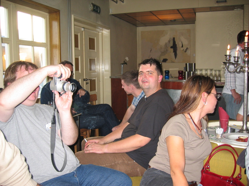 wisi taking pics, aplfi discussing with hadibe, helloggs smoking, Cake looking to another direction