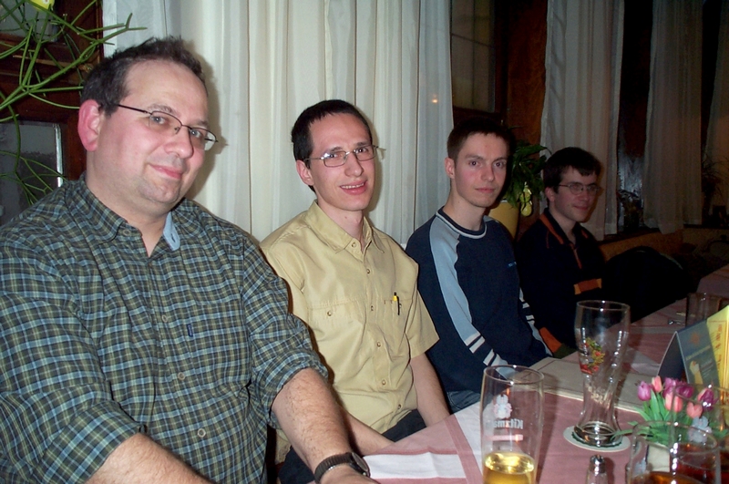 Schach, Spanier_20, hadibe and androl waiting for the dot hunters ;)