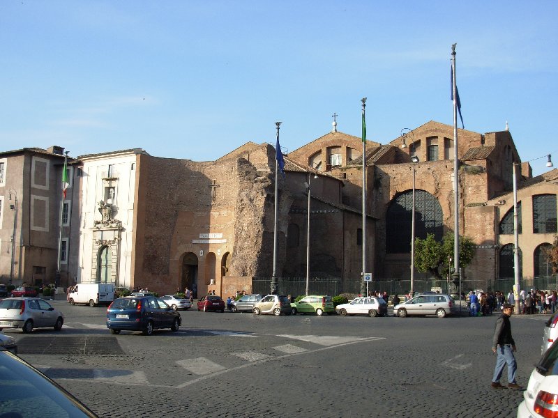 On the way to train station: Piazza della Repubblica, Terme di Diocleziano (Baths of Diocletian).
