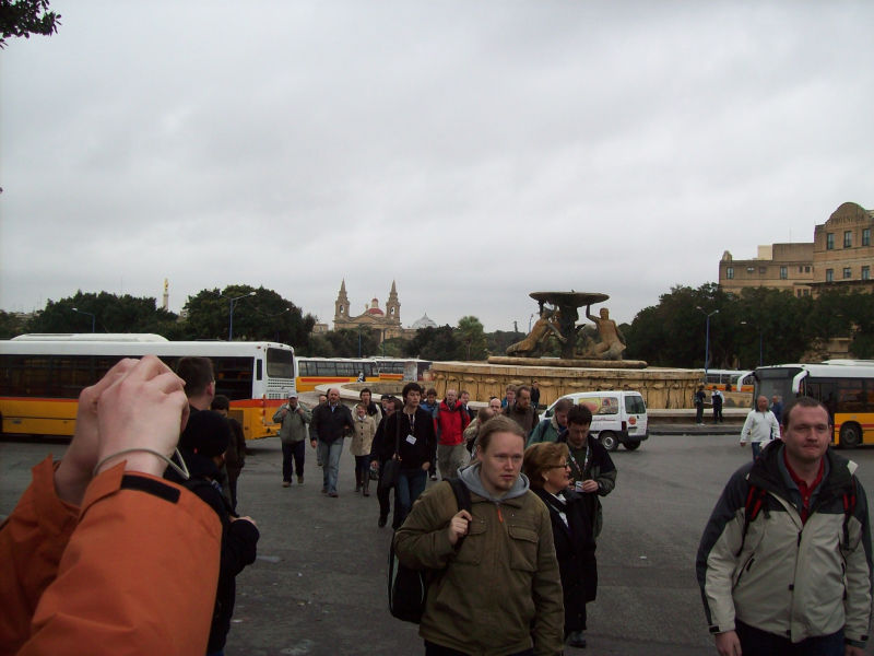 The rest is arriving from the bus