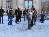 Kokoontuminen rautatieaseman edess�, kuvassa vasemmalta: aplfi, T.Pitk�nen, airis, Dakkus, turkoosi, Fanny, Jaqe, JackTheRipper, akiky, Shark, Yippo, Rencko, avij, Hazardi ja h�nen takanaan jomppis01