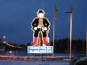 Kotimatkalla miitist&auml; Esso H&auml;rm&auml;nportin pihassa.