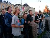 aplfi, Asiamaniac, Dakkus, a bottle of Schweppes, prisje, Speukes, hoppa, Elmo, hoppa's wife and Uspenski's cathedral looking at empress Alexandra's monument.