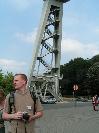 <b>Day 2 - Cameraman</b><br />Haemoglobin, one of the other camera-persons on this trip. In the background one of the legs of the Atomium. Fortunately there is also an elevator!