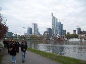 walking at the Main torwards Sachsenhausen