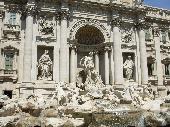Fontana di Trevi (Trevi Fountain). It was impossible having a better picture because the area around the fountain was overcrowded. Many people wants to throw a coin into the fountain despite isn't allowed.