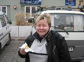 ...we get for free in the bank after changing money: Faschingskrapfen. Taste good, well Luise.?!
