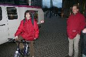 Androl nimmt sein Fahrrad mit in den Zug um in 3 Minuten Aufenthalt 2 dots zu schaffen - Androl takes his bike on the train to do 2 dots during a 3 minutes stop (yli neidisch - yli jealous)
