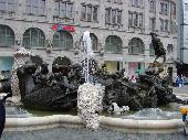 <b>Ehekarusell</b><br />The fountain representing the cycle of marriage, both good and bad times.