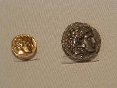 <b>Day 2 - Alexandros Philippou Makedonon</b><br />That's the one on the right. Also known as Alexander the Great. The history of Alexander is one of my other passions, so I simply had to take a picture at the museum. The one on the right is one of his father, Philip II.