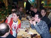 FR : La discussion porte sur un sujet fondamental : "Mais o� sont les toilettes ?"<br>GB : The discussion is about "Where are the toilets ?"