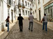 After lunch Titania_eu, MacLord and Luigi_Delvecchio left, the rest of us visited the old part of <a href='http://www.cm-faro.pt' target='_blank'>Faro</a>.<br>Left to right: Any, BogPoet, Hugo and jccom.