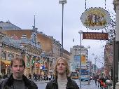 Prynde and Dakkus in front of the brewery-restaurant Koulu