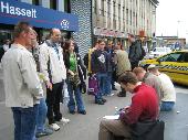 Gathering at the railwaystation, left to right: boogschuttertje and his brother, petje, Bootje, redrabbit, Mr Exep and Exep(hidden), Ralf, BaliBennie, yli, sitting: Mr Euro doing his bookkeeping, haemoglobin trying to connect to the internet and Hboz resting