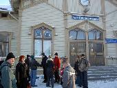 Oulu Railway Station. From left: JiiPee72, turkoosi, Yippo, Jaqe, Dakkus, Fanny, avij, akiky (Rencko and shark behind him), jomppis01 and hazardi