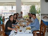 Group photo during lunch. Only BogPoet and I are missing, I was behind the camera and BogPoet hadn't arrived yet, as he had to work until 13h.<br>From left to right: <a href='http://www.eurobilltrackerforum.com/phpBB2/profile.php?mode=viewprofile&u=1158' target='_blank'>MacLord</a>, <a href='http://www.eurobilltrackerforum.com/phpBB2/profile.php?mode=viewprofile&u=1156' target='_blank'>Titania_eu</a>, <a href='http://www.eurobilltrackerforum.com/phpBB2/profile.php?mode=viewprofile&u=1937' target='_blank'>Luigi_Delvecchio</a>, <a href='http://www.eurobilltrackerforum.com/phpBB2/profile.php?mode=viewprofile&u=1651' target='_blank'>Hugo</a>, <a href='http://www.eurobilltrackerforum.com/phpBB2/profile.php?mode=viewprofile&u=1651' target='_blank'>Any</a>, <a href='http://www.eurobilltrackerforum.com/phpBB2/profile.php?mode=viewprofile&u=1523' target='_blank'>jccom</a> and Miguel (my friend).