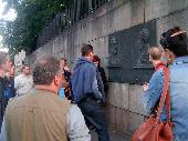 The people on the sign are to blame for the architecture of Helsinki. The neck in the front of the picture belongs to BaliBennie, the neck in the middle of the picture to Asiamaniac and the necks on the right hand side to Cake and avij.