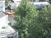 Zoom into gap between the houses