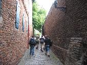 alley next to the citywall / Gasse neben an der Mauer
