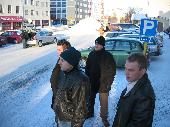 Waiting for the other people to arrive.. Jaqe and T.Pitk�nen in the foreground, JackTheRipper and Yippo behind them.